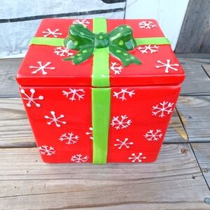 NWOB Real Home Ceramic Christmas Package Large Cookie Jar